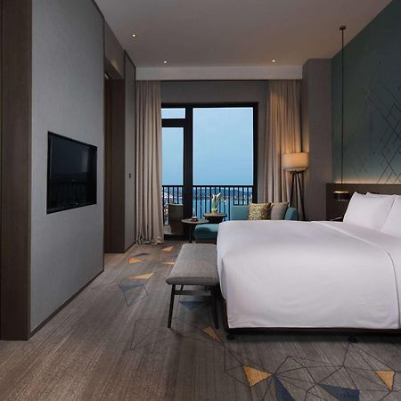 Hotel Doubletree By Hilton Qingdao Oriental Movie Metropolis Esterno foto