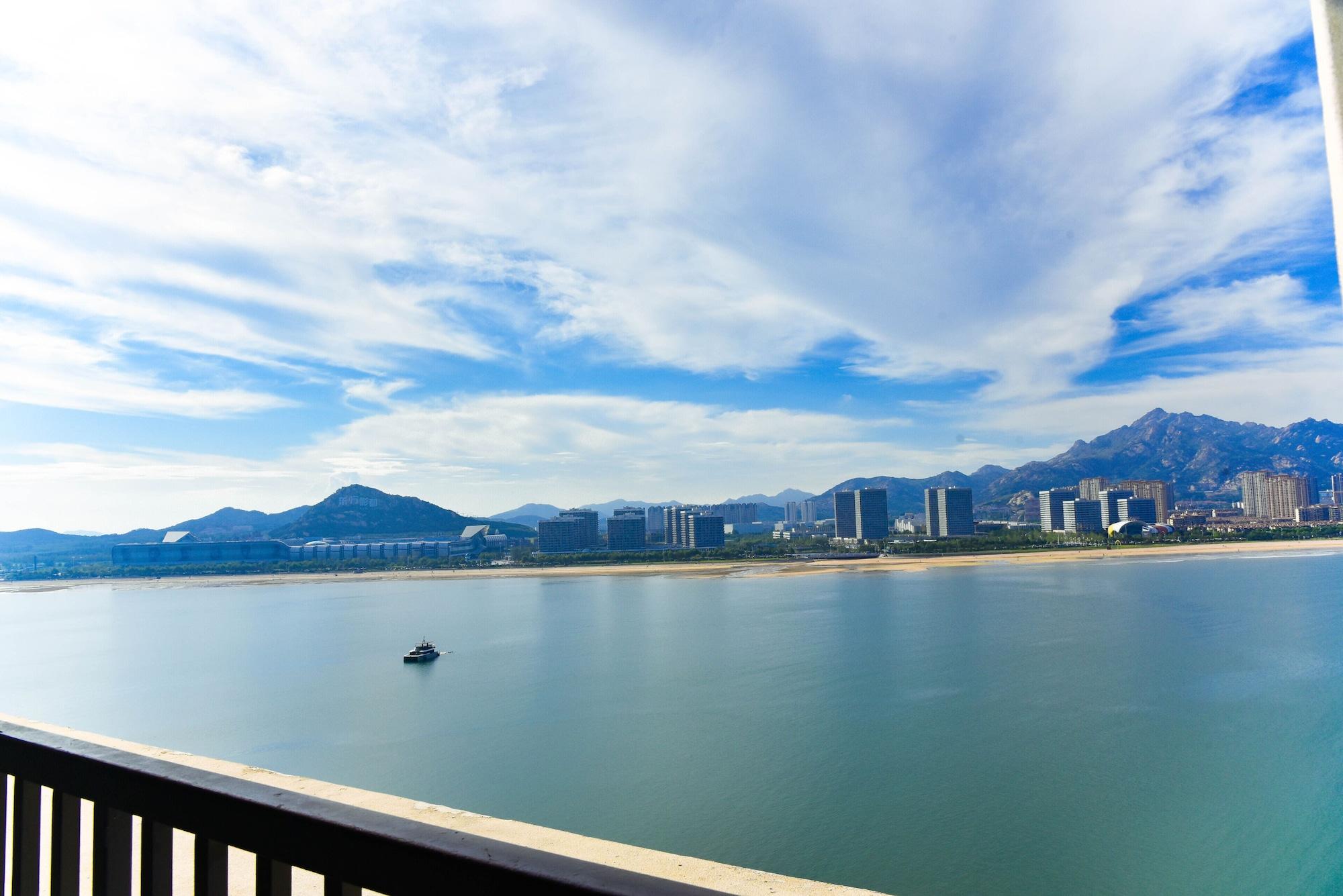 Hotel Doubletree By Hilton Qingdao Oriental Movie Metropolis Esterno foto