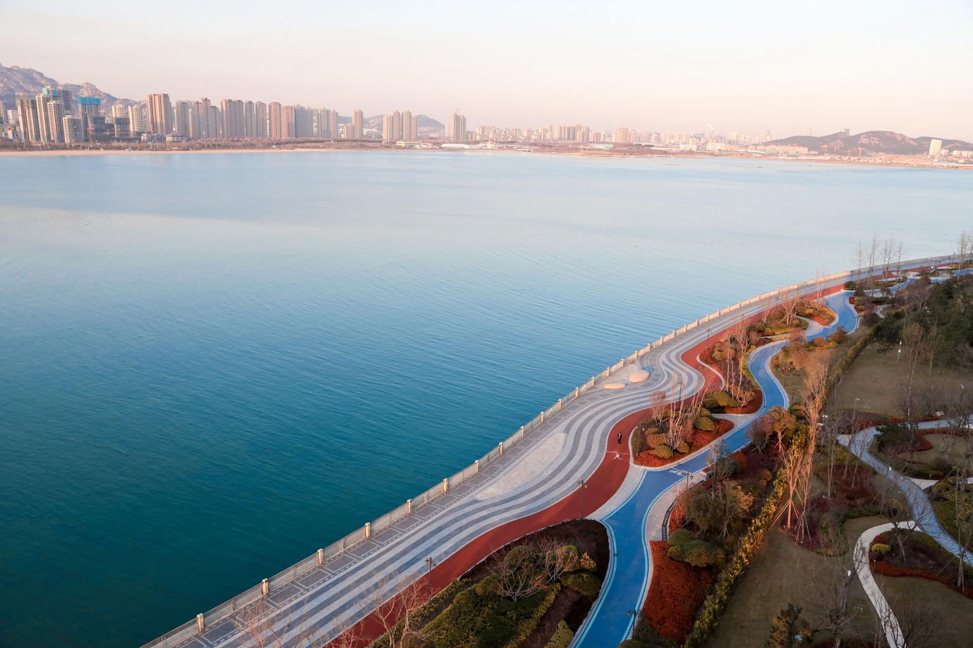 Hotel Doubletree By Hilton Qingdao Oriental Movie Metropolis Esterno foto