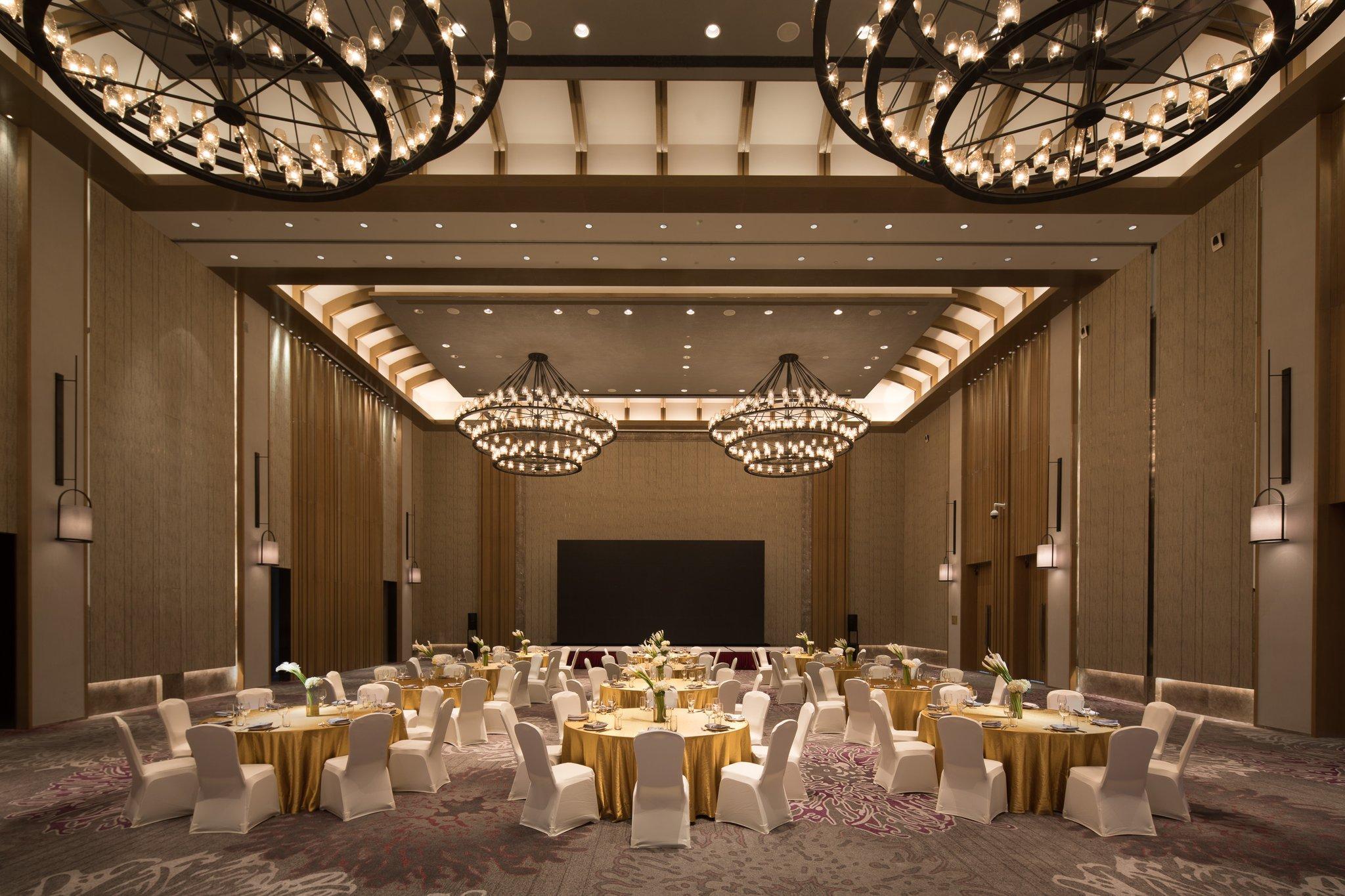 Hotel Doubletree By Hilton Qingdao Oriental Movie Metropolis Esterno foto