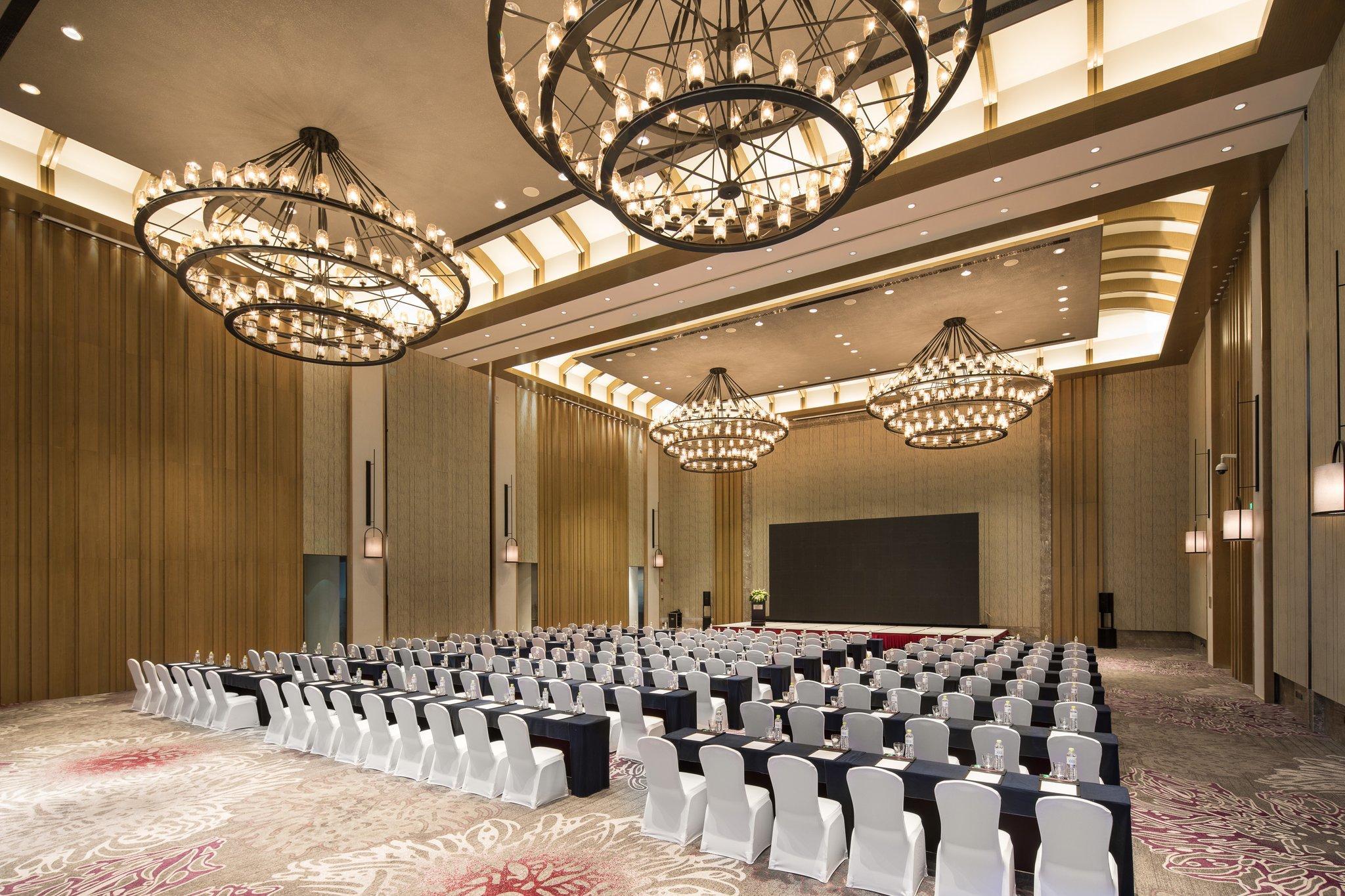 Hotel Doubletree By Hilton Qingdao Oriental Movie Metropolis Esterno foto