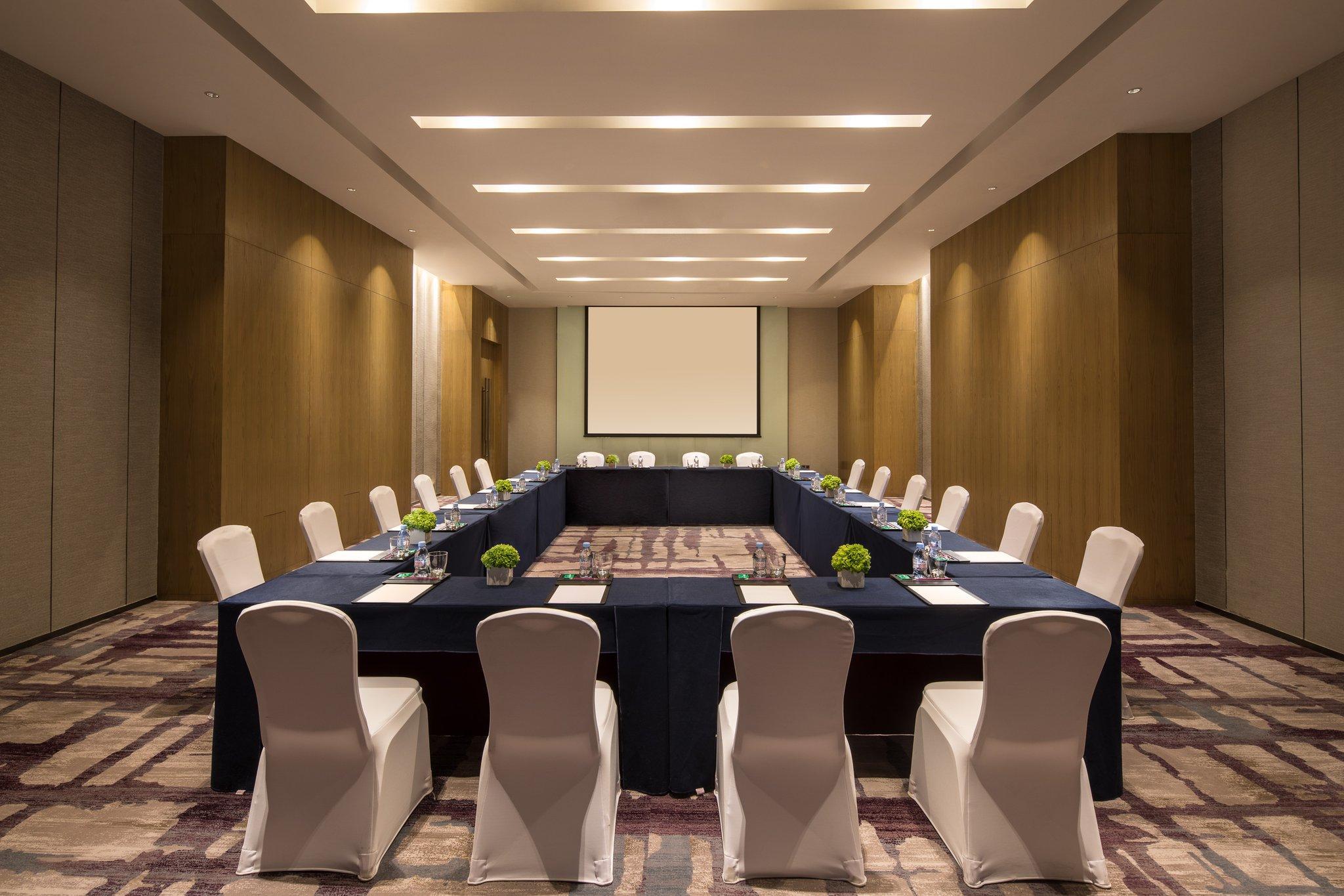 Hotel Doubletree By Hilton Qingdao Oriental Movie Metropolis Esterno foto