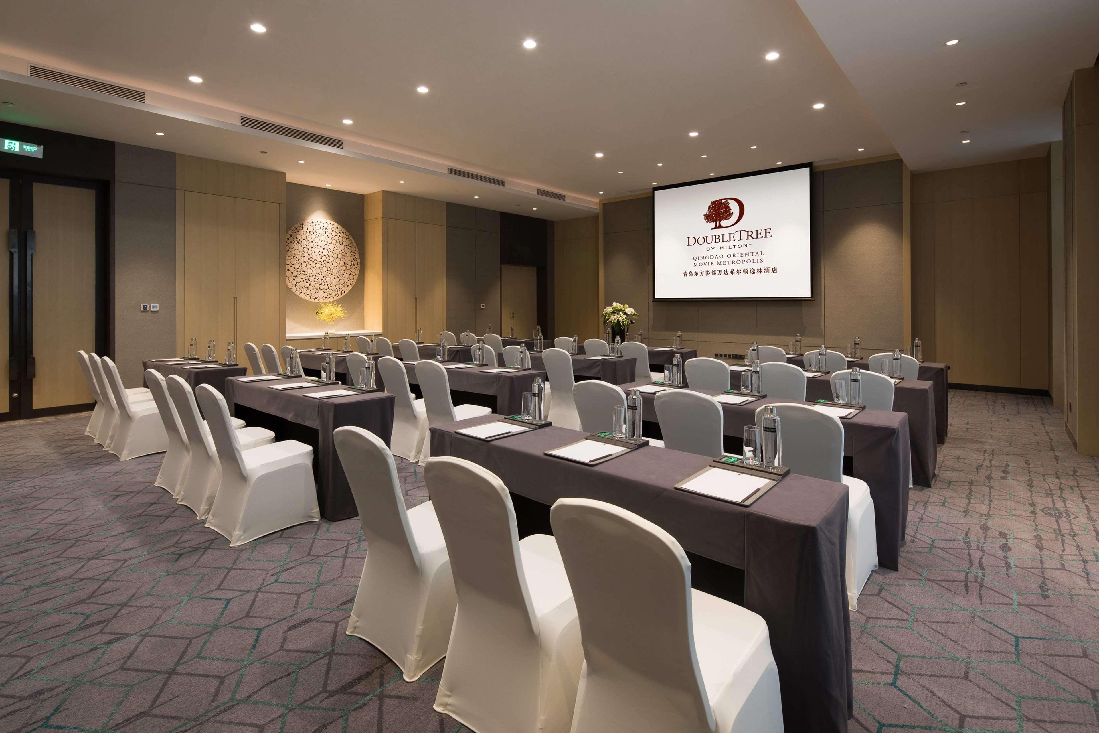 Hotel Doubletree By Hilton Qingdao Oriental Movie Metropolis Esterno foto