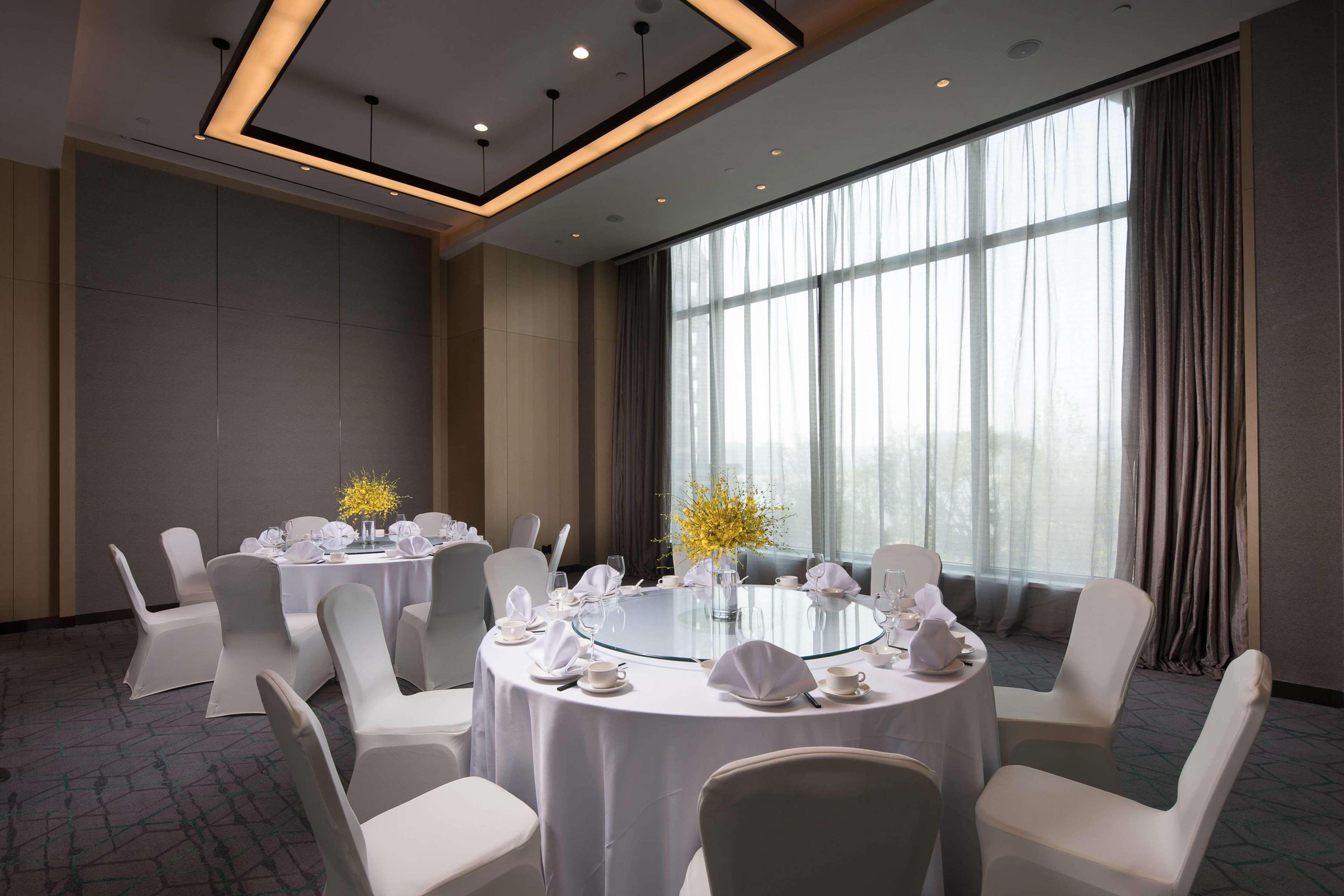 Hotel Doubletree By Hilton Qingdao Oriental Movie Metropolis Esterno foto