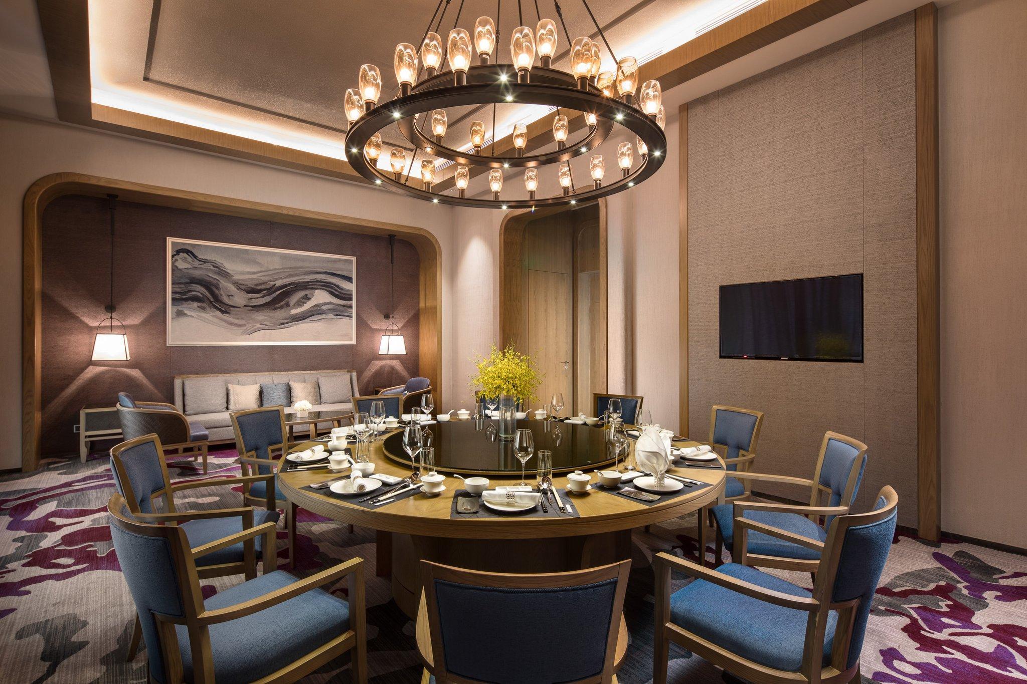 Hotel Doubletree By Hilton Qingdao Oriental Movie Metropolis Esterno foto
