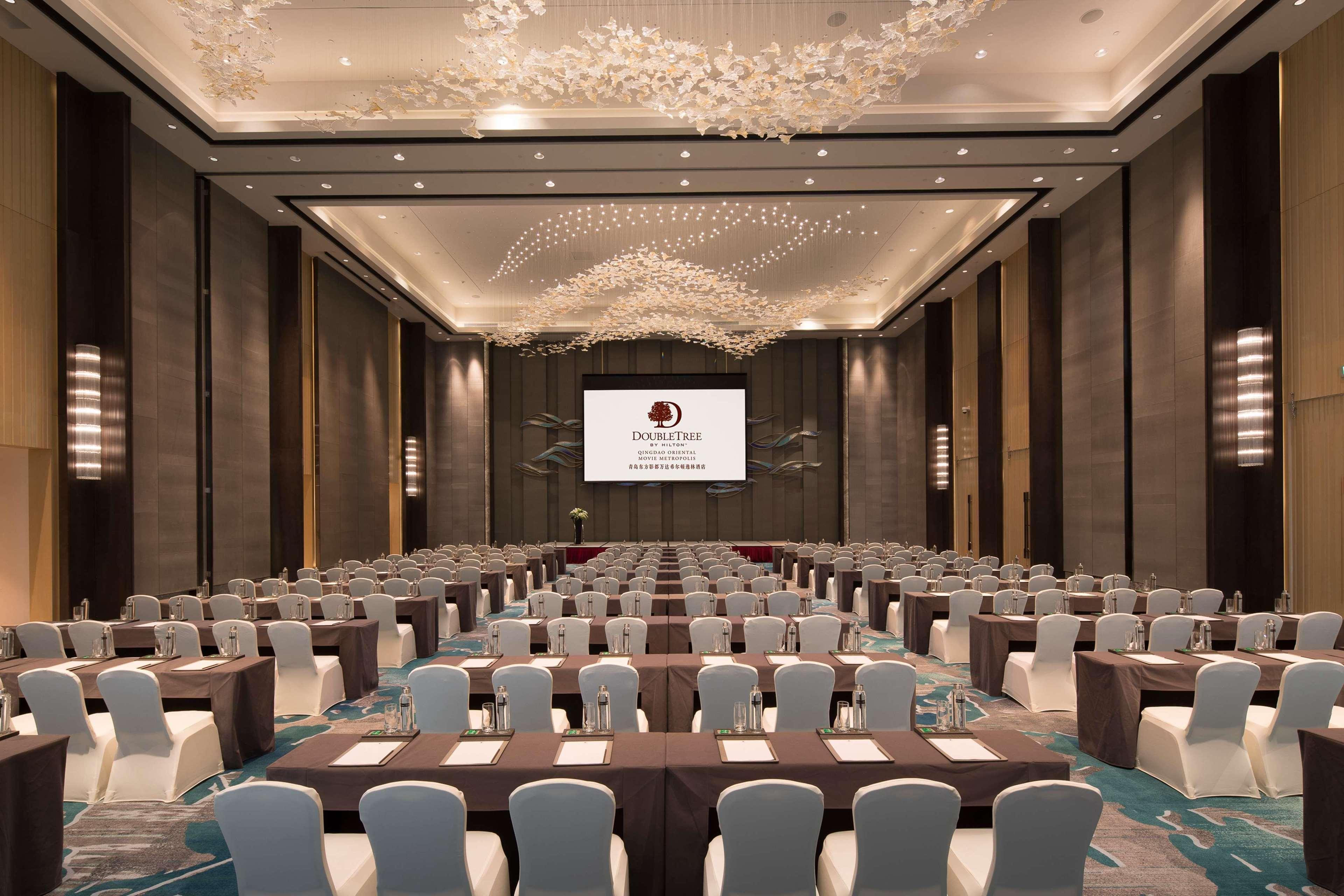 Hotel Doubletree By Hilton Qingdao Oriental Movie Metropolis Esterno foto