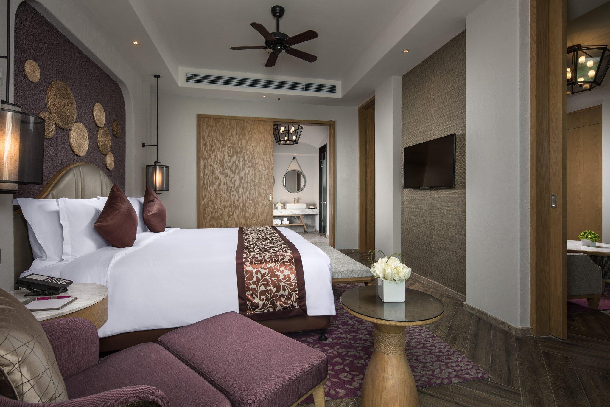 Hotel Doubletree By Hilton Qingdao Oriental Movie Metropolis Esterno foto