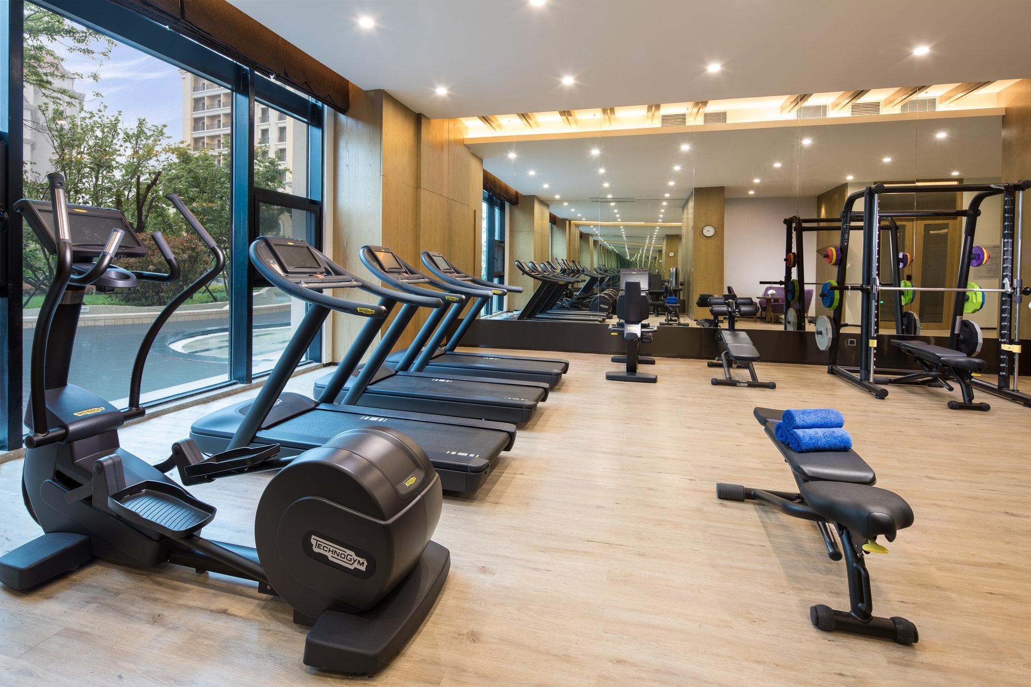 Hotel Doubletree By Hilton Qingdao Oriental Movie Metropolis Esterno foto