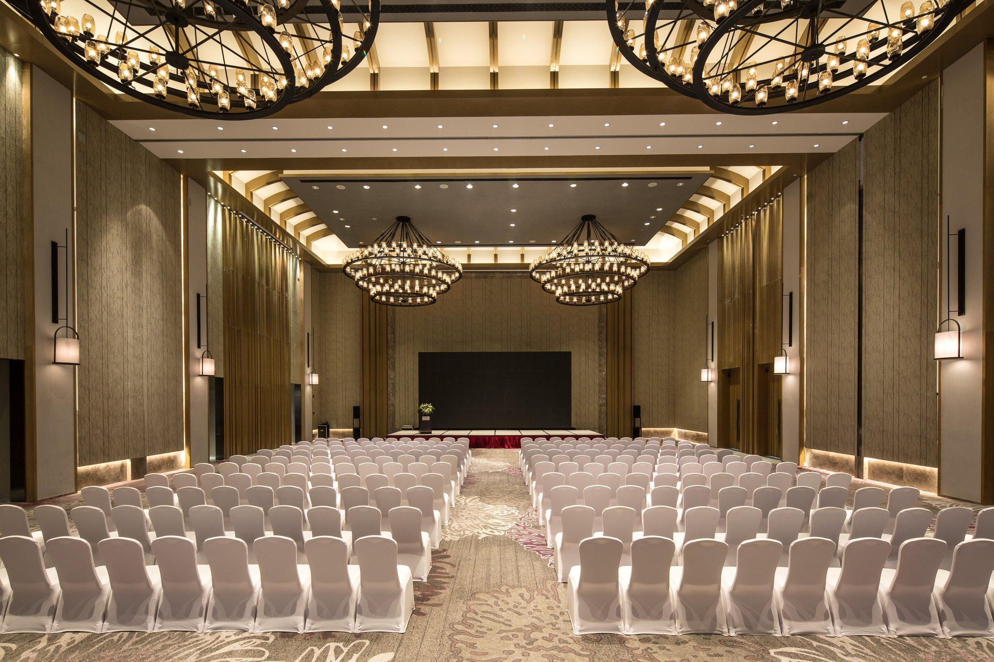 Hotel Doubletree By Hilton Qingdao Oriental Movie Metropolis Esterno foto