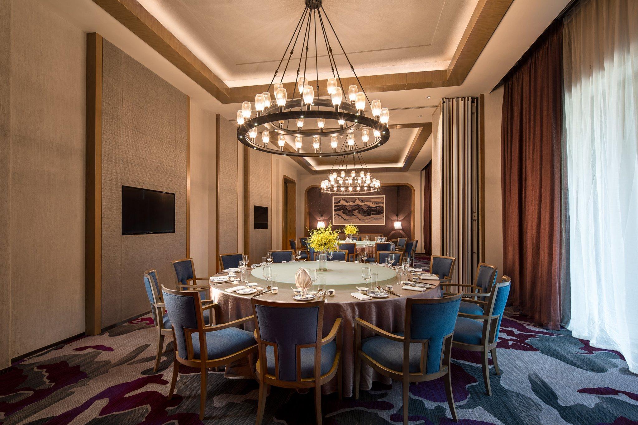 Hotel Doubletree By Hilton Qingdao Oriental Movie Metropolis Esterno foto