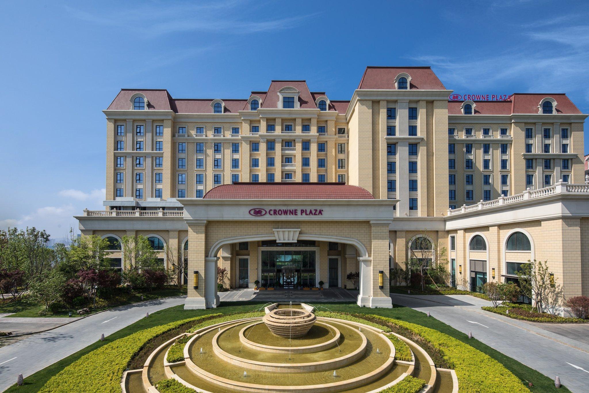 Hotel Doubletree By Hilton Qingdao Oriental Movie Metropolis Esterno foto