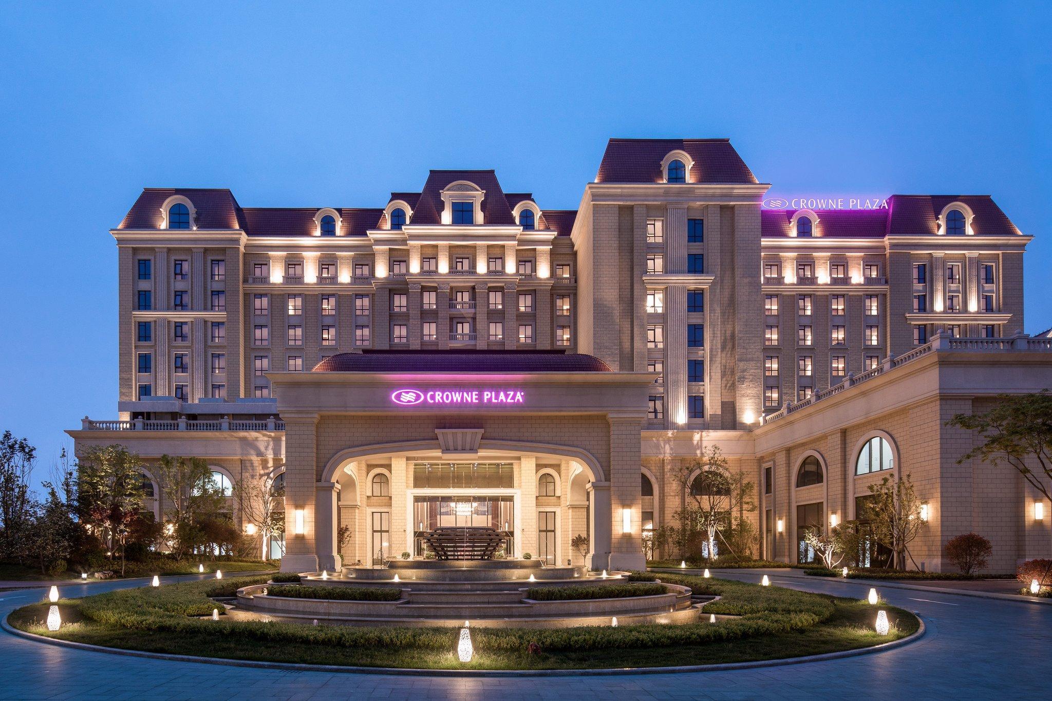 Hotel Doubletree By Hilton Qingdao Oriental Movie Metropolis Esterno foto