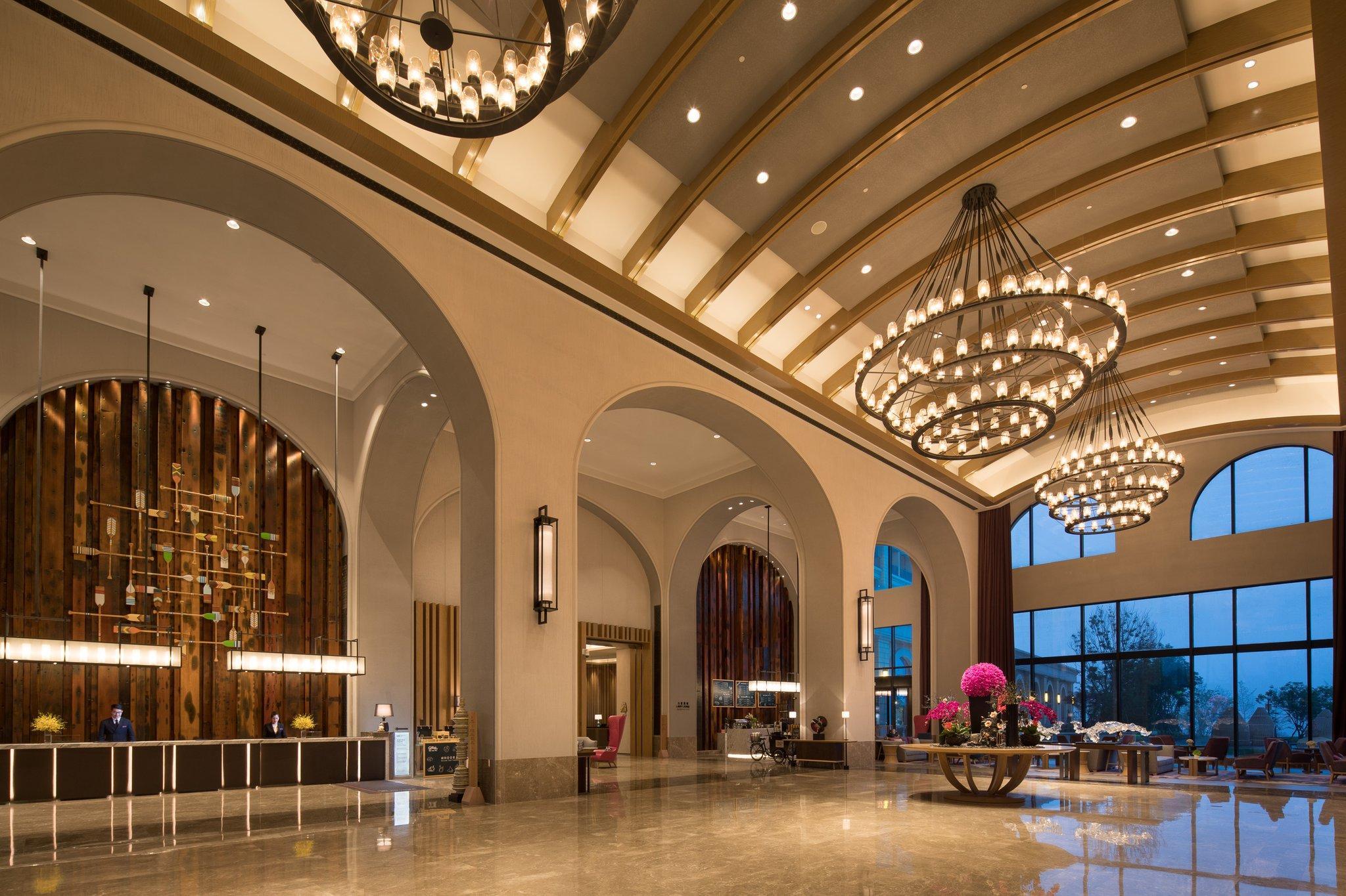 Hotel Doubletree By Hilton Qingdao Oriental Movie Metropolis Esterno foto