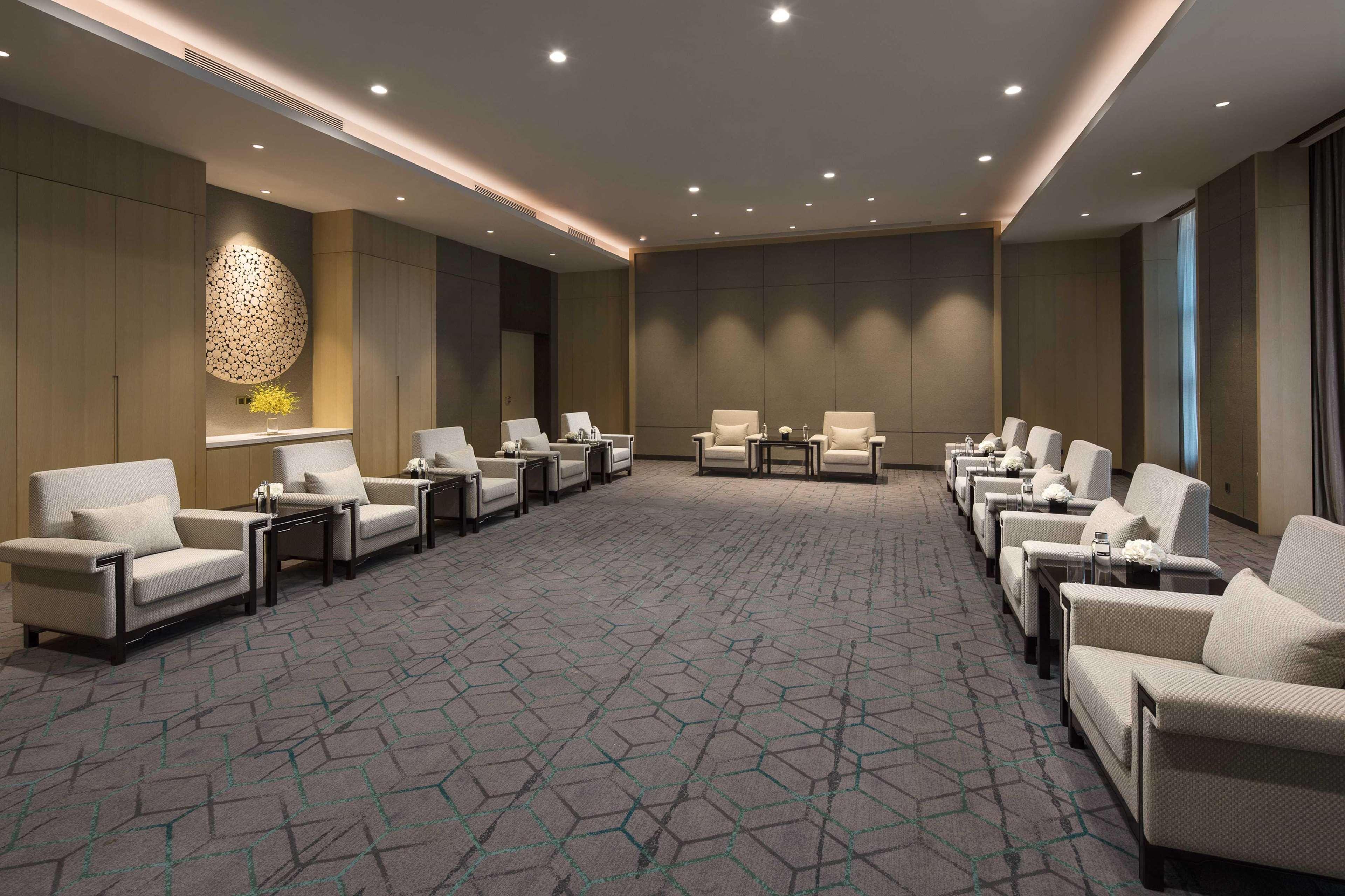 Hotel Doubletree By Hilton Qingdao Oriental Movie Metropolis Esterno foto