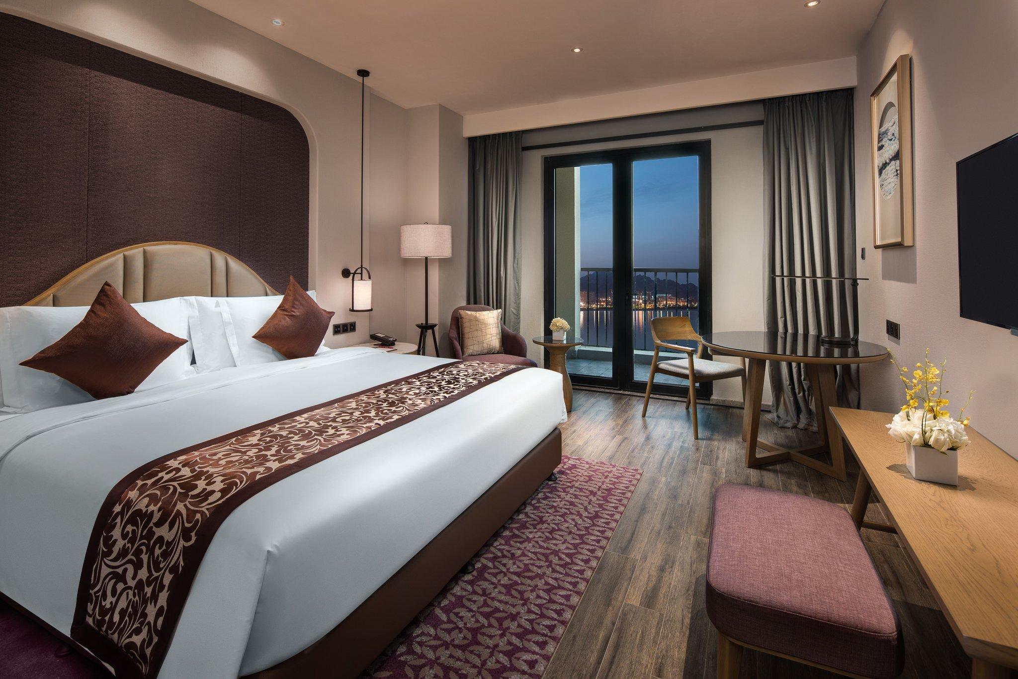 Hotel Doubletree By Hilton Qingdao Oriental Movie Metropolis Esterno foto