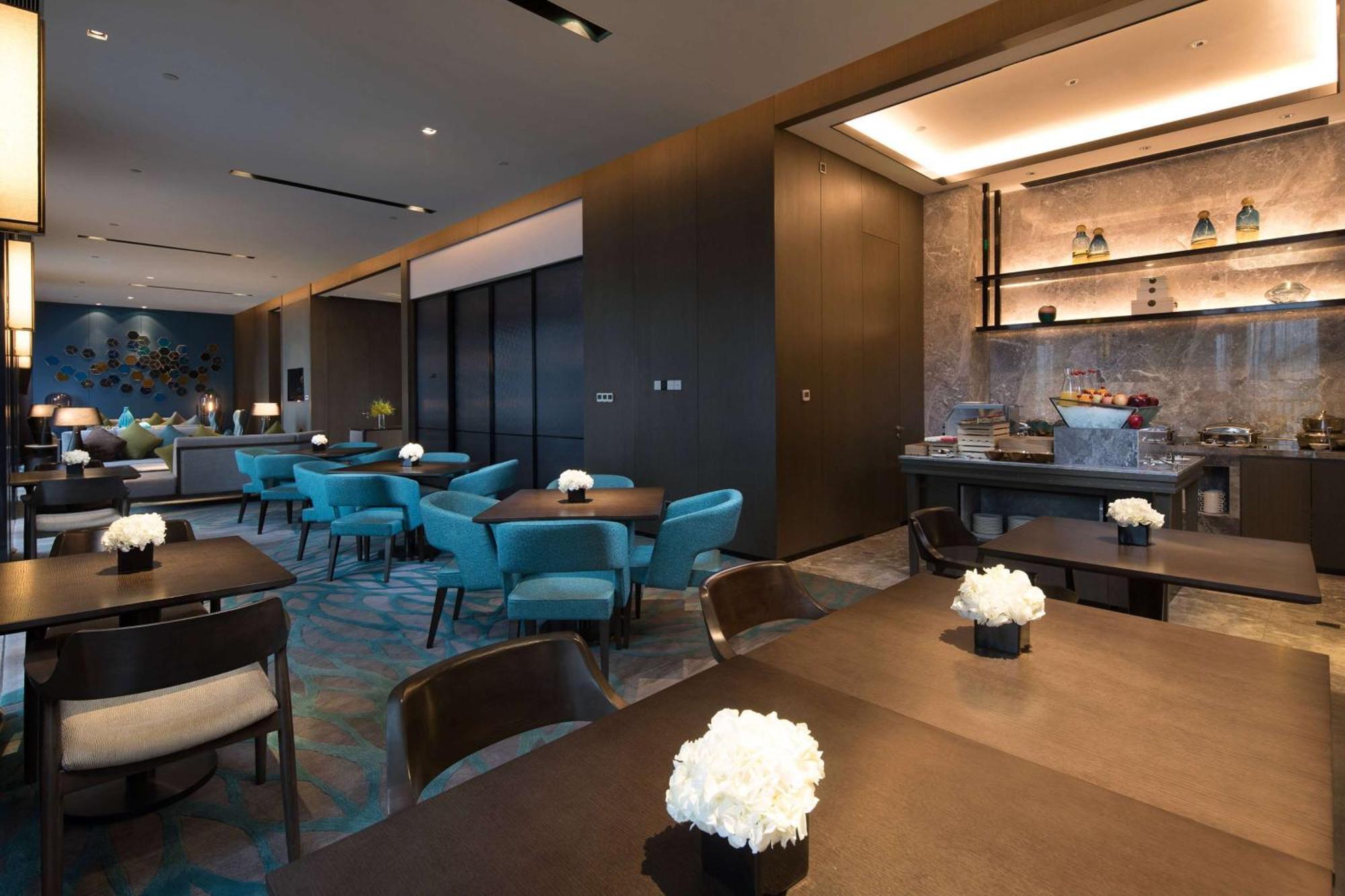 Hotel Doubletree By Hilton Qingdao Oriental Movie Metropolis Esterno foto