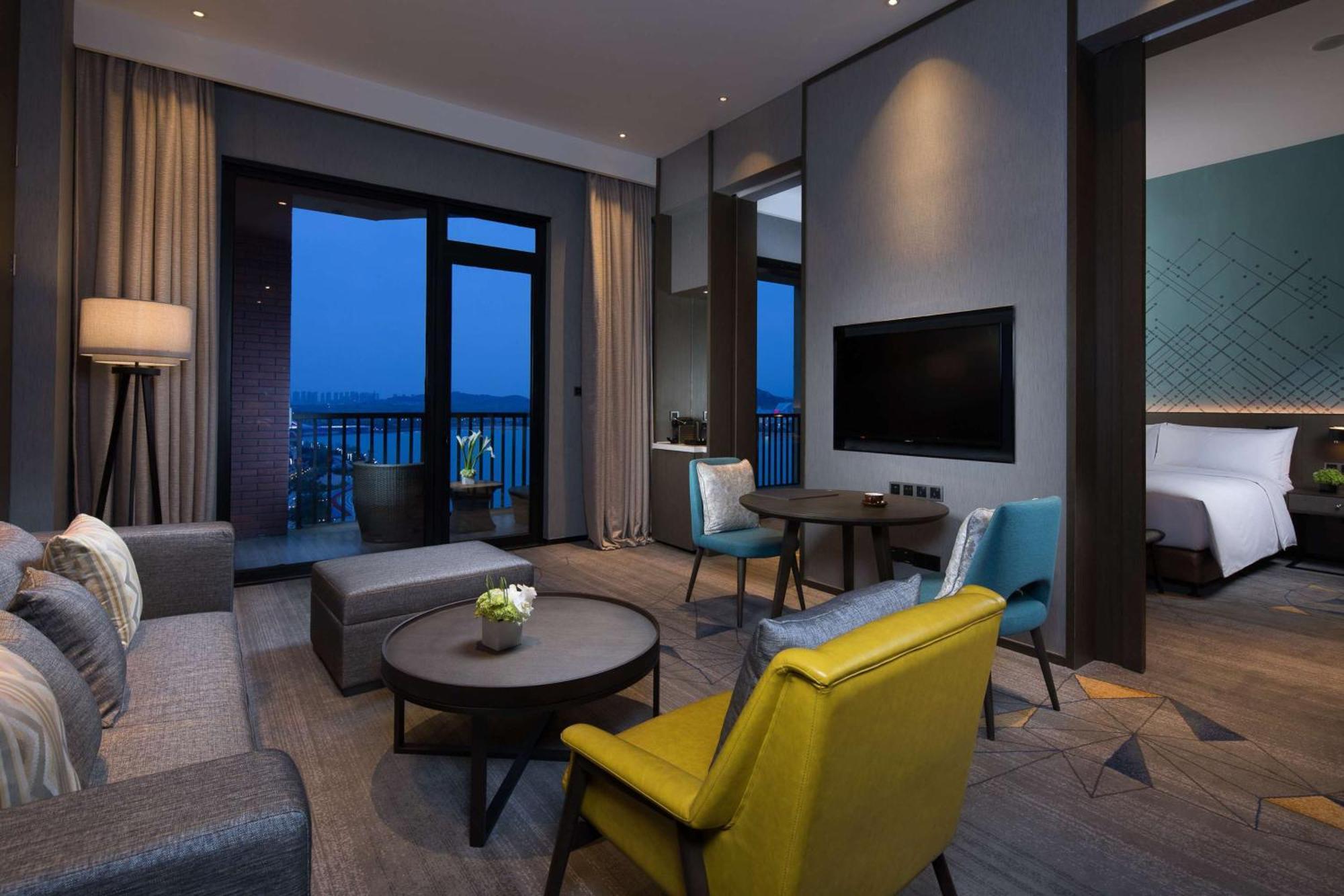 Hotel Doubletree By Hilton Qingdao Oriental Movie Metropolis Esterno foto