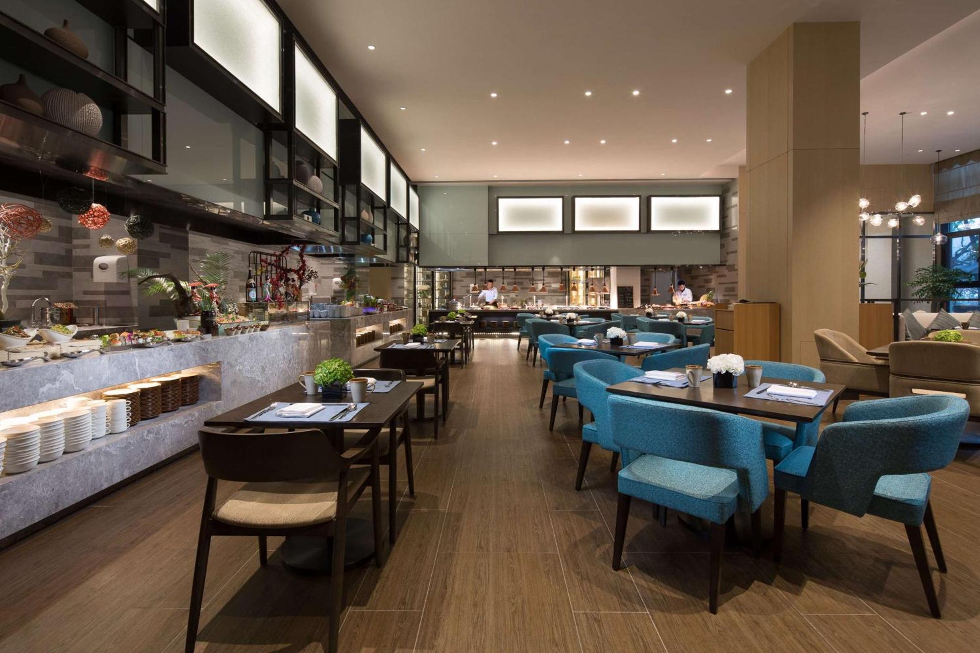 Hotel Doubletree By Hilton Qingdao Oriental Movie Metropolis Esterno foto