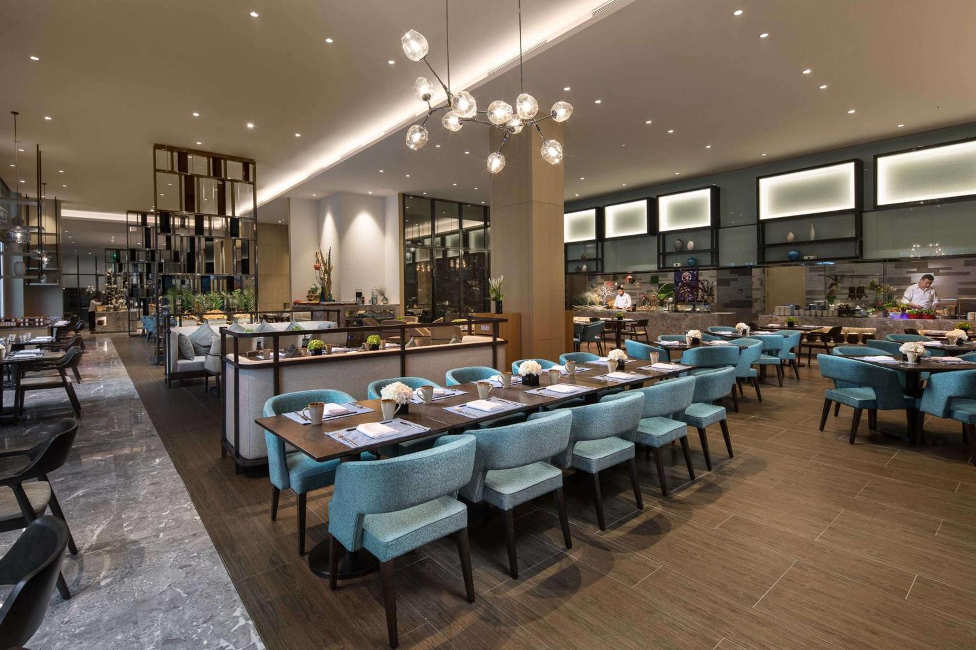 Hotel Doubletree By Hilton Qingdao Oriental Movie Metropolis Esterno foto
