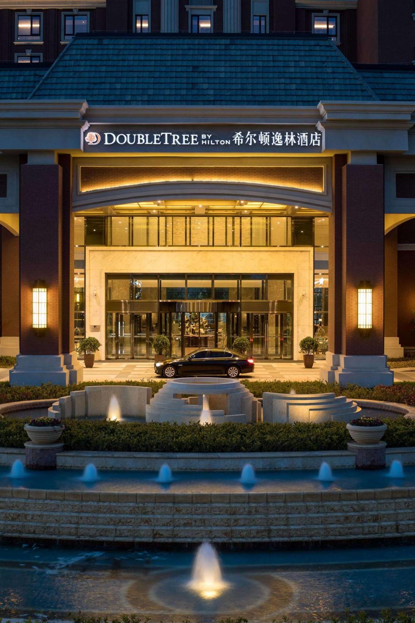 Hotel Doubletree By Hilton Qingdao Oriental Movie Metropolis Esterno foto