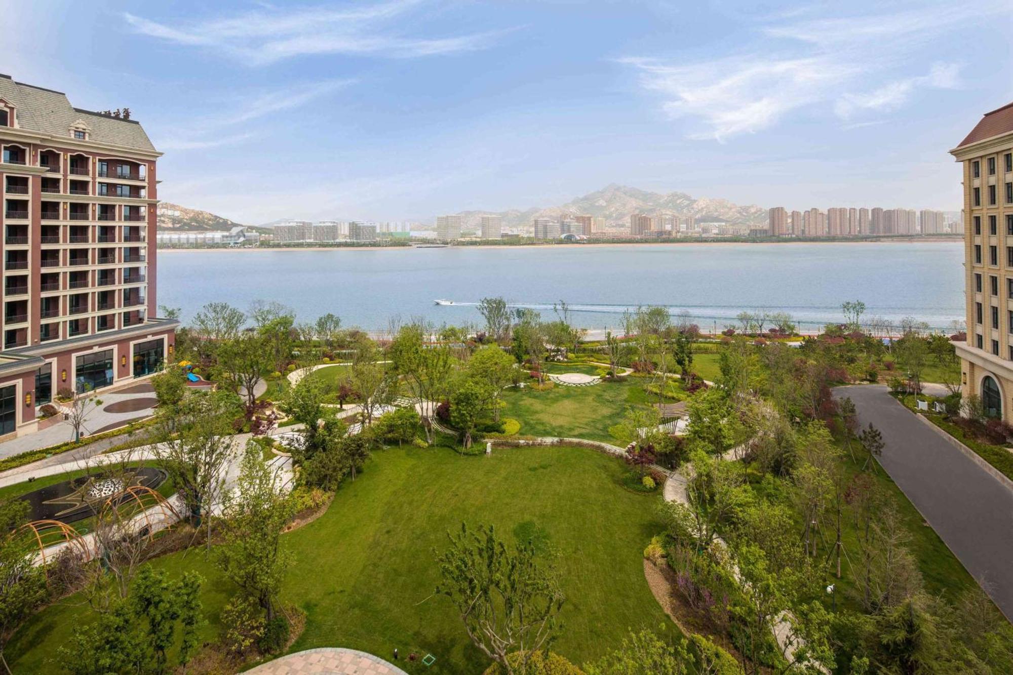 Hotel Doubletree By Hilton Qingdao Oriental Movie Metropolis Esterno foto
