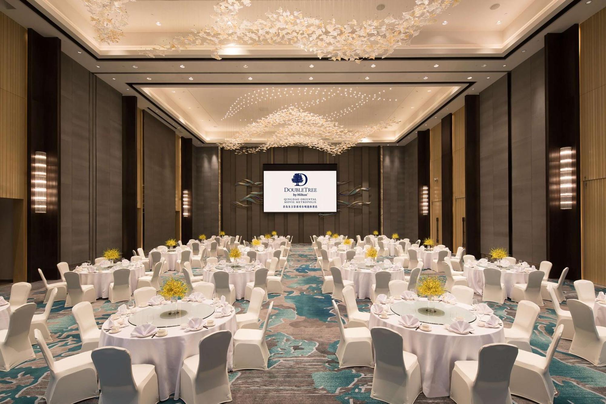 Hotel Doubletree By Hilton Qingdao Oriental Movie Metropolis Esterno foto